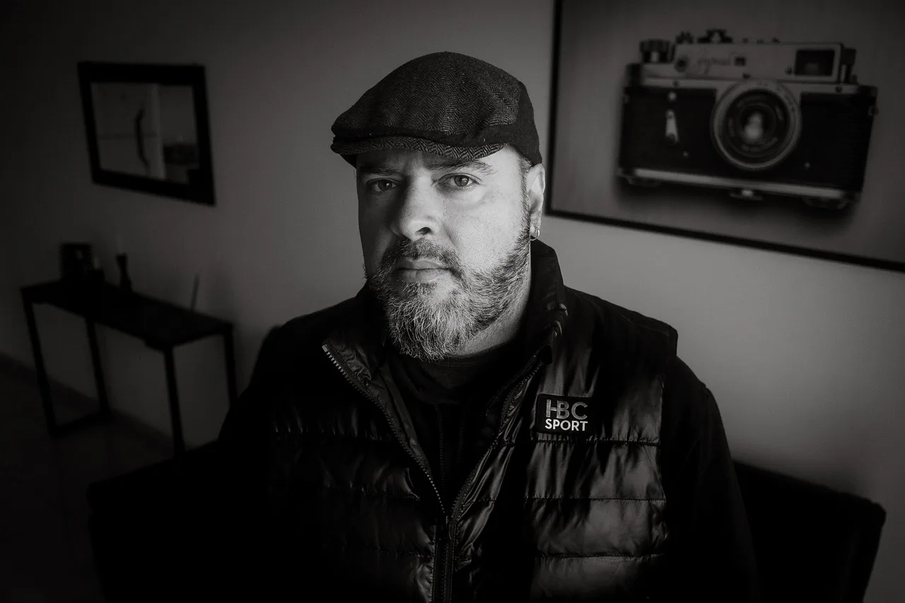man, beard, cap, vest, gilet, retro, fashion, style, wall decor, console table, monochrome, black and white, portrait, man, man, man, man, man, cap, black and white. 6 pointers for assessing SEO job requirements